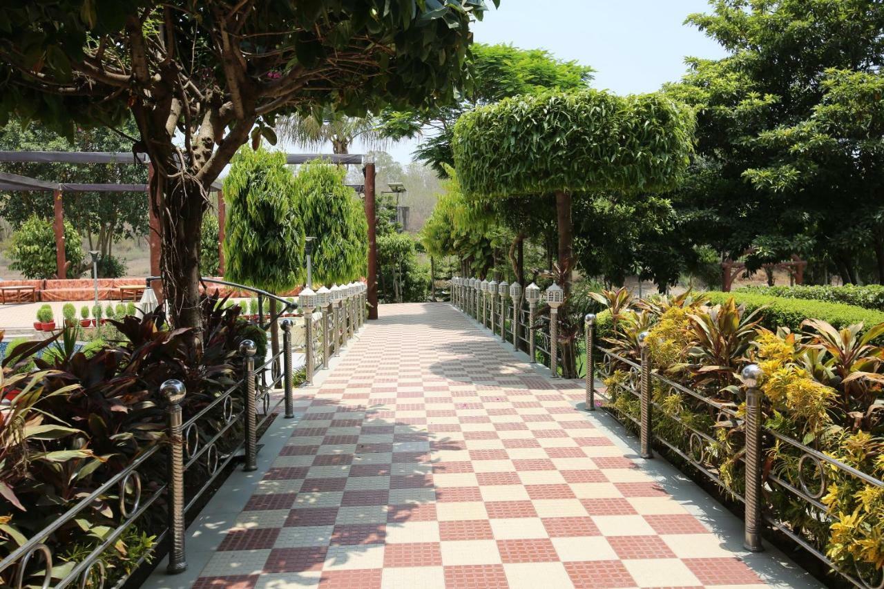 Oyo 38414 Rain Basera Resort Dzsabalpur Kültér fotó