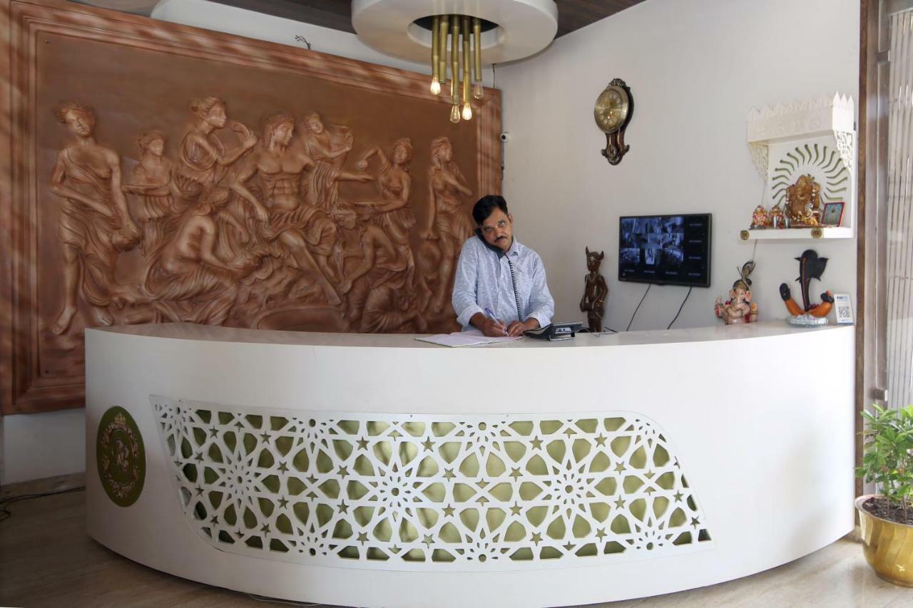Oyo 38414 Rain Basera Resort Dzsabalpur Kültér fotó